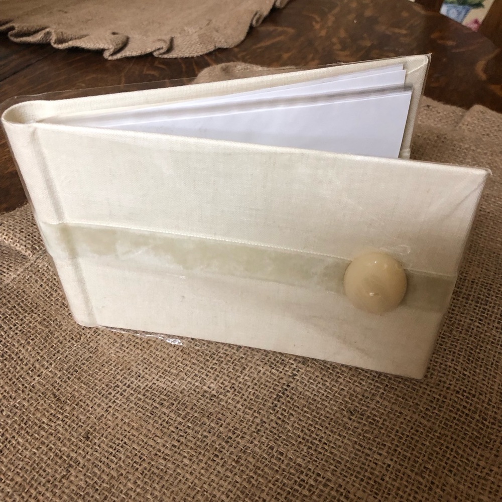 🆕! Hallmark Cream Photo Album - Holds 2️⃣4️⃣ Photos 📷